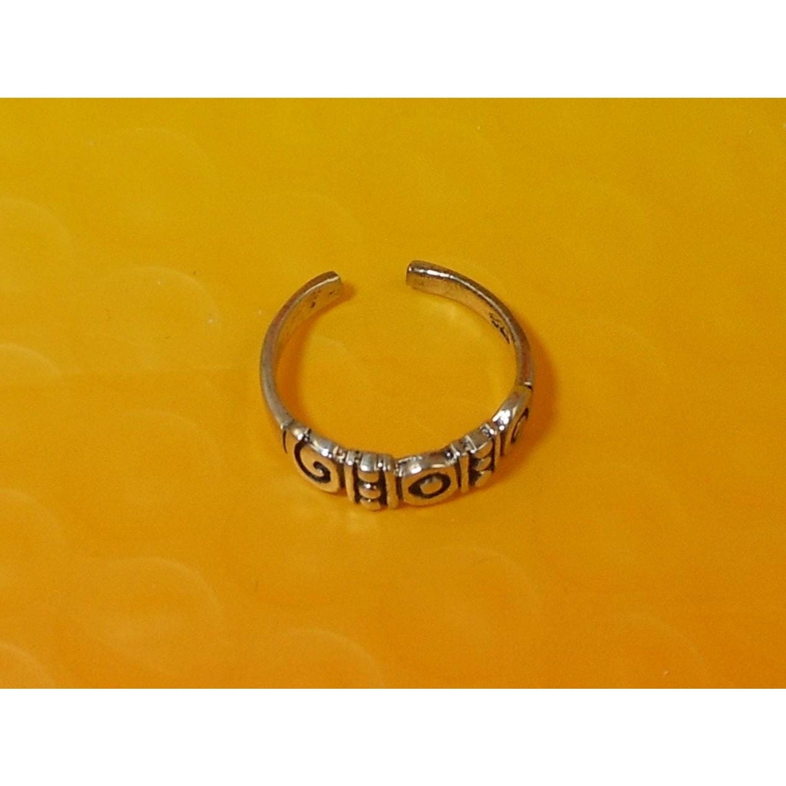 Vintage Sterling Silver Celtic Tribal Swirl Toe Ring Handcrafted foot Jewelry NO - HoneyThomas.com