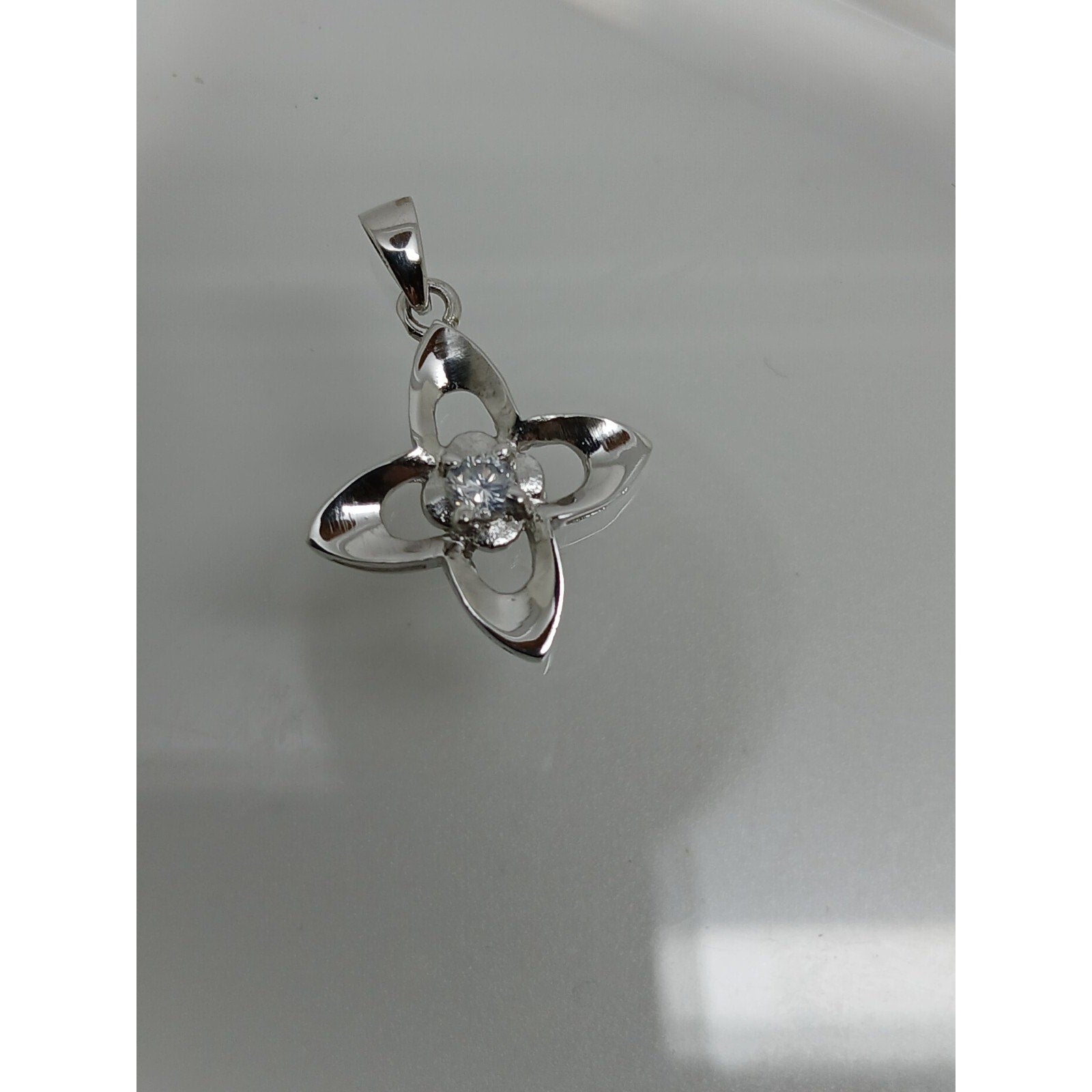 1990's Vintage Sterling Silver Simulated Diamond 4 Leaf Clover Pendant New Rare - HoneyThomas.com