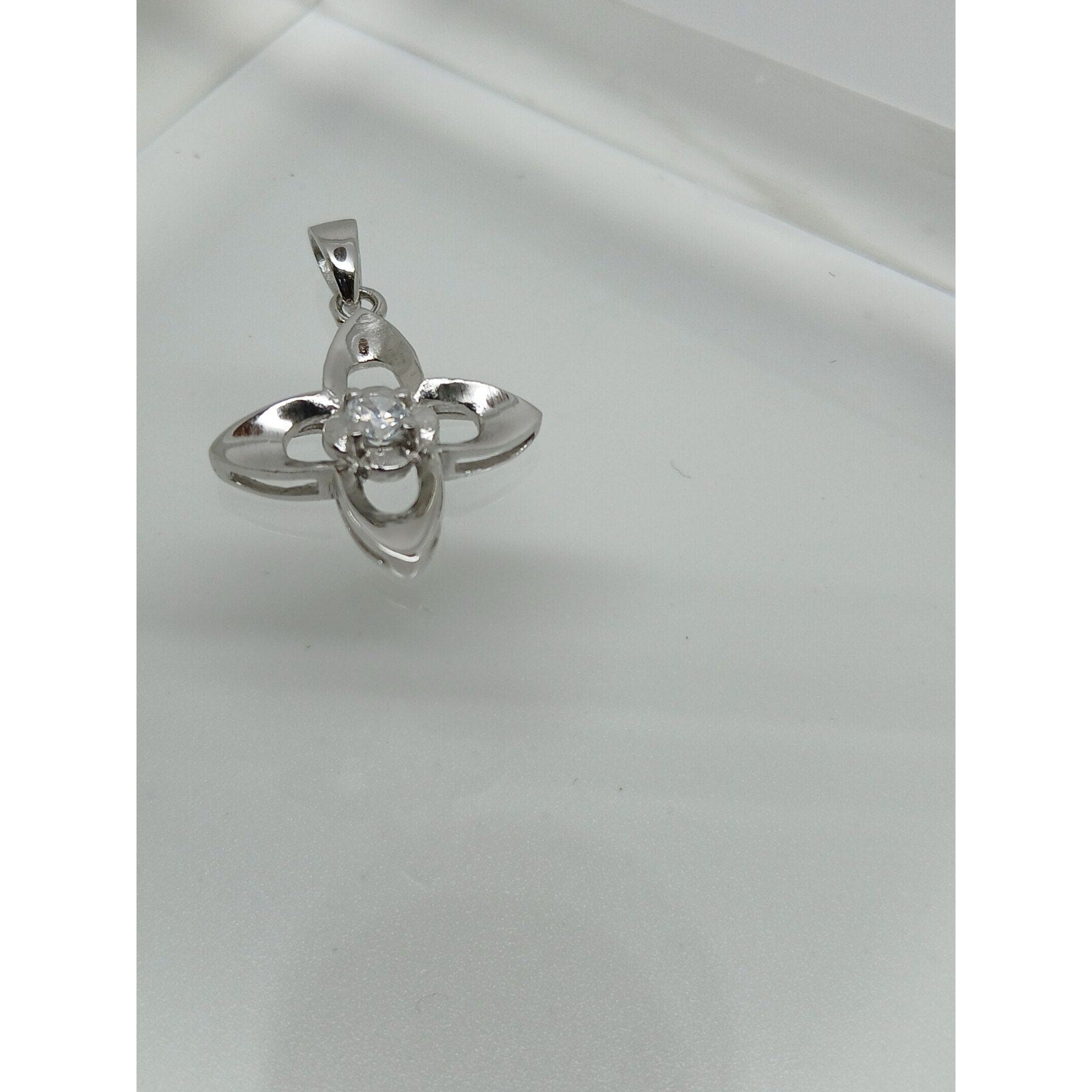 1990's Vintage Sterling Silver Simulated Diamond 4 Leaf Clover Pendant New Rare - HoneyThomas.com