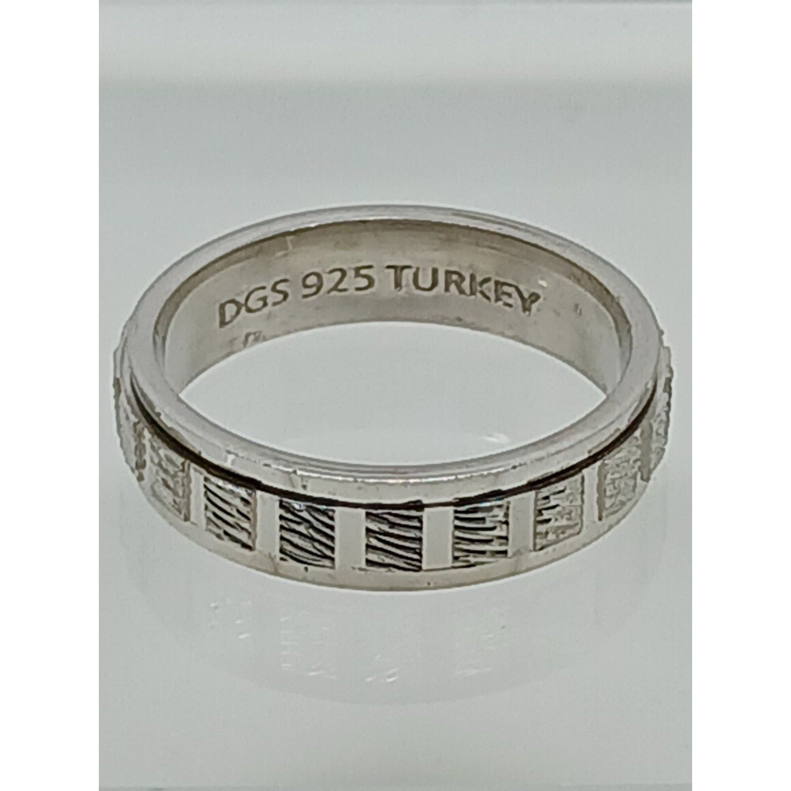 Vintage DGS Sterling Silver Diamond-cut Spinner Ring Size 7 - HoneyThomas.com